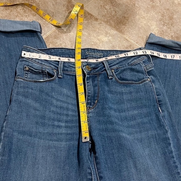 Levi’s Signature Slim Cuffed Mid Rise Blue Denim Jeans Size 2 Stretchy Crop - Picture 7 of 12